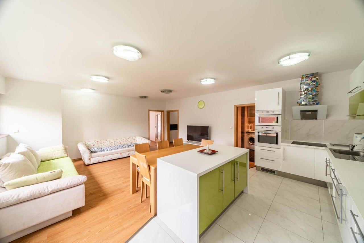 Krasne Ubytovani S Balkonem Apartment *
